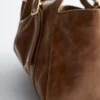 Bolso de hombro de piel de perfil bajo
