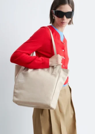 Bolso de mano de cuero con correa y hebilla