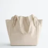 Bolso de mano de cuero con correa y hebilla