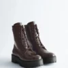 Botas de cuero con cordones
