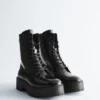 Botas de cuero con cordones