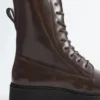 Botas de cuero con cordones
