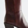 Botas vaqueras de piel elegante