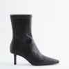 Botines de piel elástica