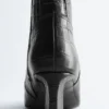 Botines de punta afilada