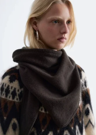 Bufanda triangular de lana
