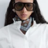 Camisa de algodón con cuello alto