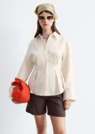 Camisa de lino con pliegues en la cintura
