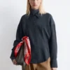 Camisa entallada con mangas abullonadas