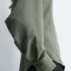 Camisa entallada con mangas abullonadas