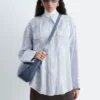 Camisas a rayas con bolsillos de parche