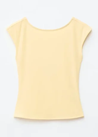 Camiseta ajustada con espalda abierta