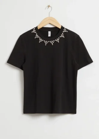 Camiseta con adornos de pedrería