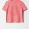 Camiseta con apliques florales