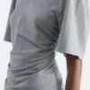 Camiseta con cuello en V fruncido