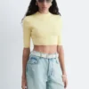 Camiseta corta de corte ajustado