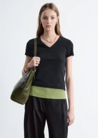 Camiseta de algodón con cuello en V