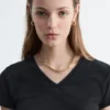 Camiseta de algodón con cuello en V