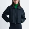 Chaqueta con mangas esculturales