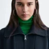 Chaqueta con mangas esculturales