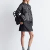 Chaqueta de cuero con bolsillos de parche