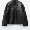 Chaqueta de cuero con cordón en la cintura