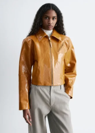 Chaqueta motera de charol
