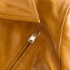 Chaqueta motera de charol