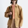 Chaqueta utilitaria oversize con cordón