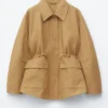 Chaqueta utilitaria oversize con cordón