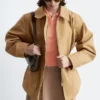 Chaqueta utilitaria oversize con cordón