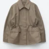 Chaqueta utilitaria oversize con cordón