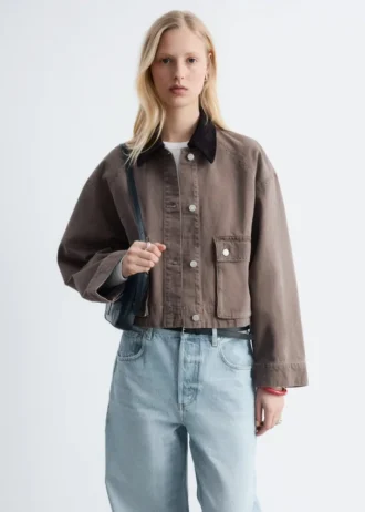 Chaqueta vaquera corta con cuello de pana