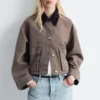 Chaqueta vaquera corta con cuello de pana