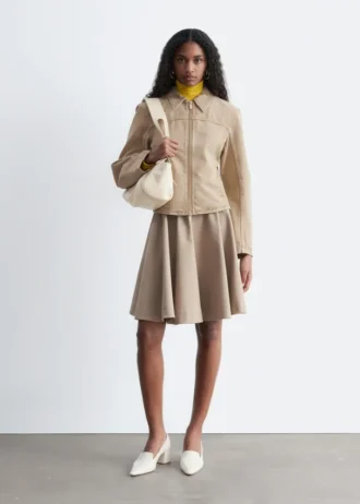Chaqueta vaquera entallada con cremallera