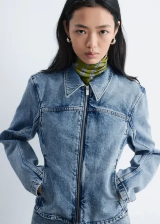 Chaqueta vaquera entallada con cremallera