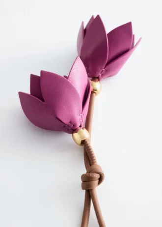 Colgante para bolso con forma de flor