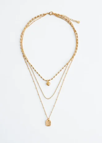 Collar con colgante en capas