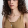 Collar con colgante largo