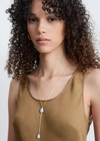 Collar con colgante largo