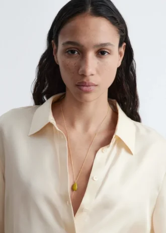 Collar con colgante largo