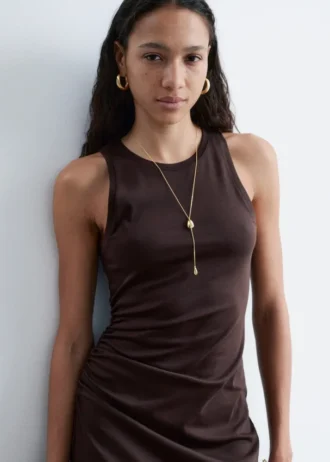 Collar con colgante largo