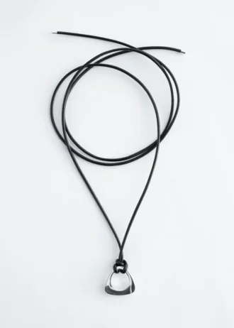 Collar con cordón y colgante