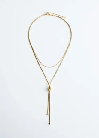 Collar lariat con detalle de nudo