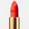 Color de labios mate naranja llamativo