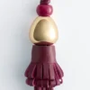 Dije de bolso con borla de cuero