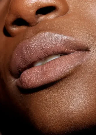 Early Sepia Color de labios satinado