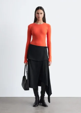 Falda midi cruzada asimétrica