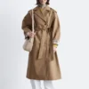 Gabardina con cinturón