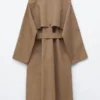 Gabardina con cinturón
